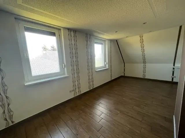 großes Schlafzimmer mit Design Dekor
