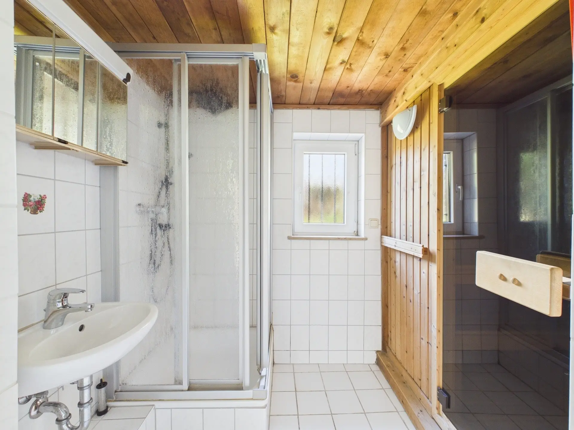 Sauna mit Dusche im Untergeschoss