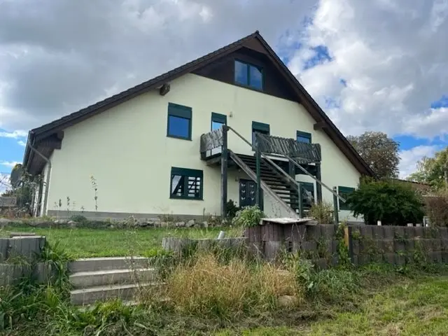 Rückansicht, Zugang zur Einliegerwohnung