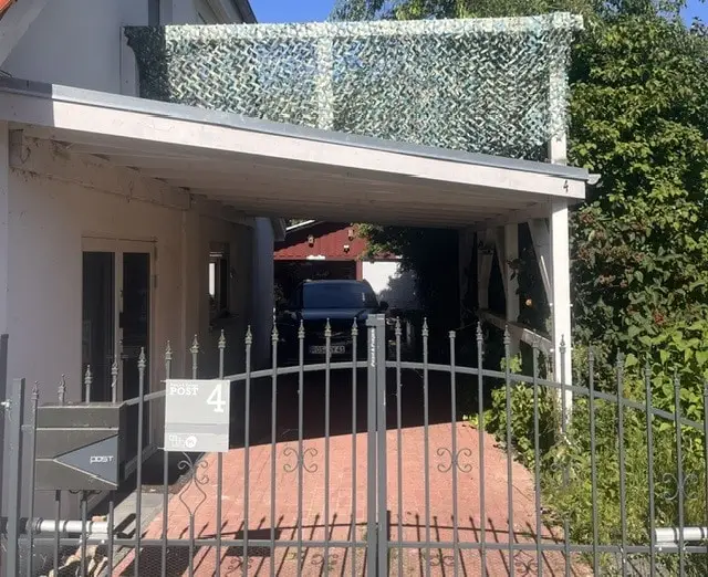 Ansicht Einfahrt-Tor-Carport-Balkon-Doppelgarage