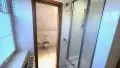 Dusche und Extra WC im Hauptbad im Obergeschoss