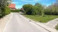 Straßenverlauf im Wohngebiet
