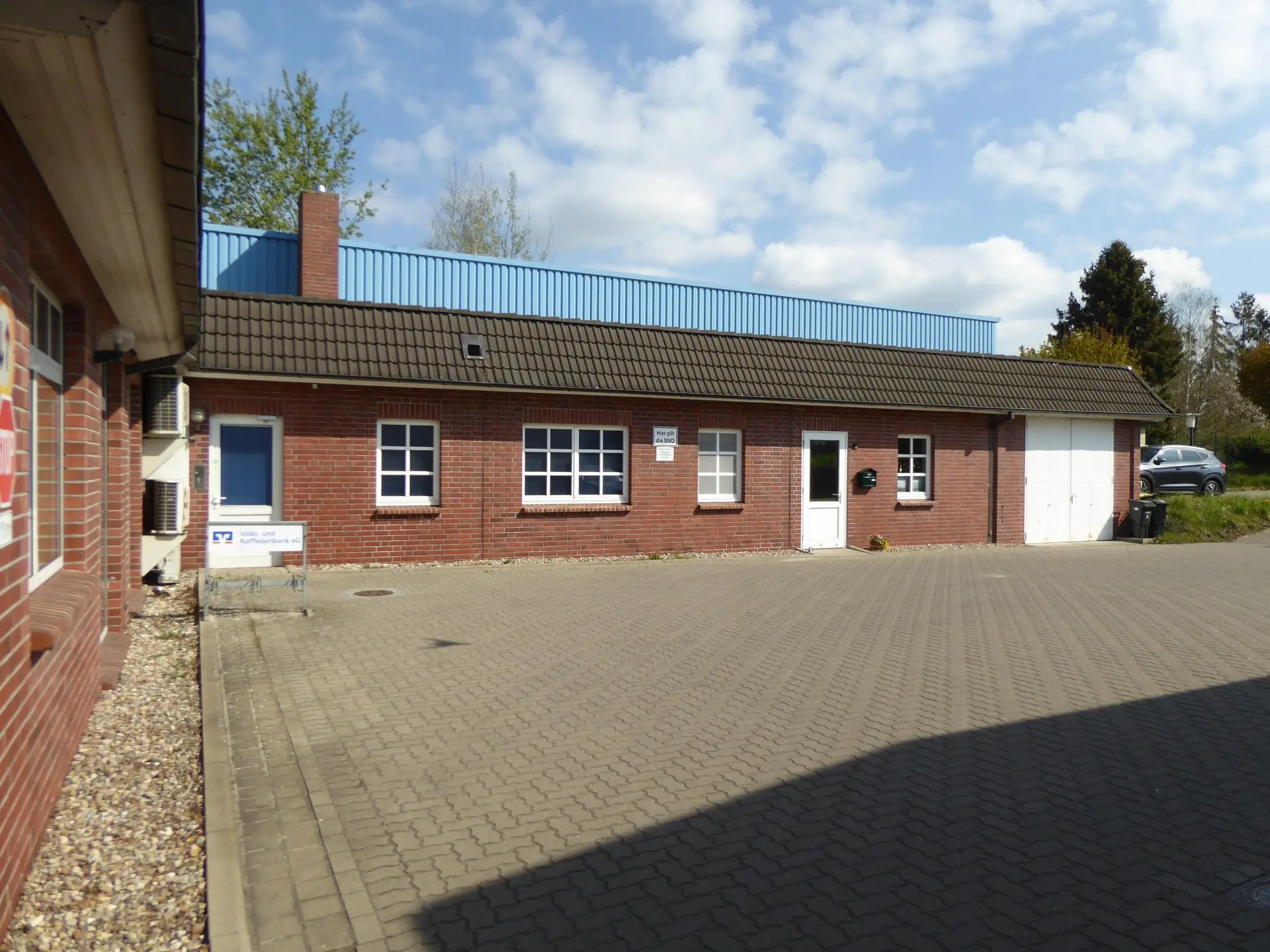 Flachbau mit Wohnung bzw. weiterem Gewerberaum
