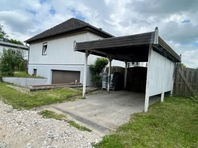 Objektansicht mit Außen Carport