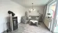 ansprechendes Wohnzimmer mit Kamin