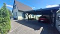 gepflasterte Auffahrt, Carport