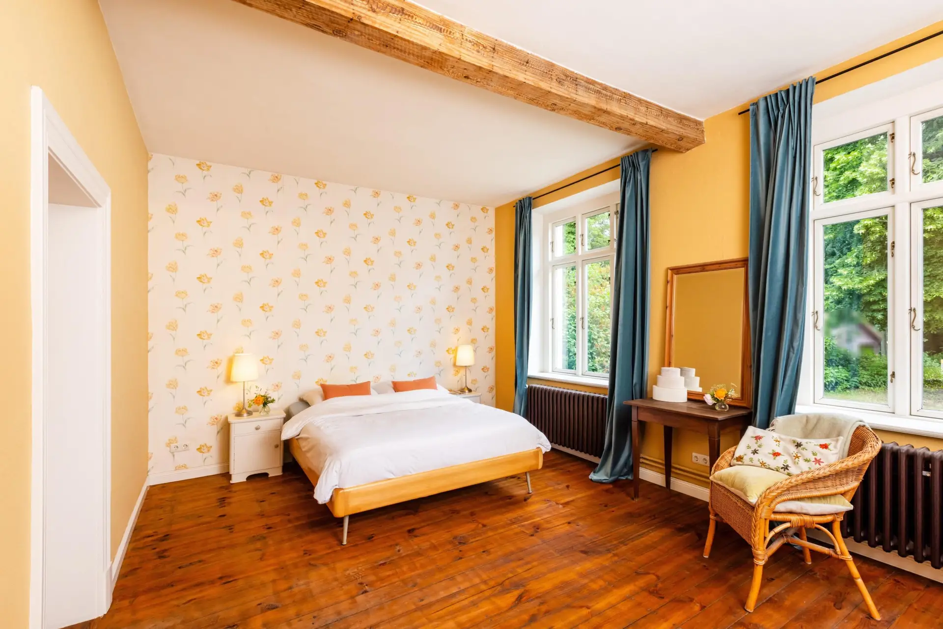 Schlafzimmer im EG mit Einbauschrank