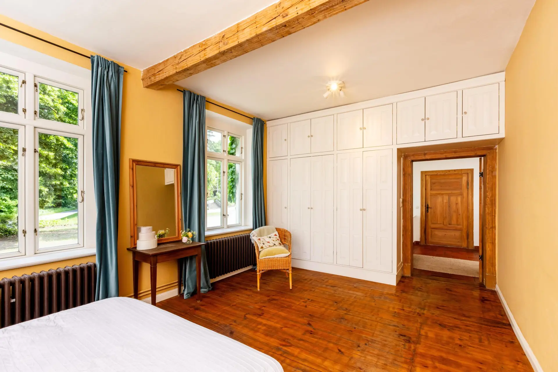 Schlafzimmer mit Einbauschränke