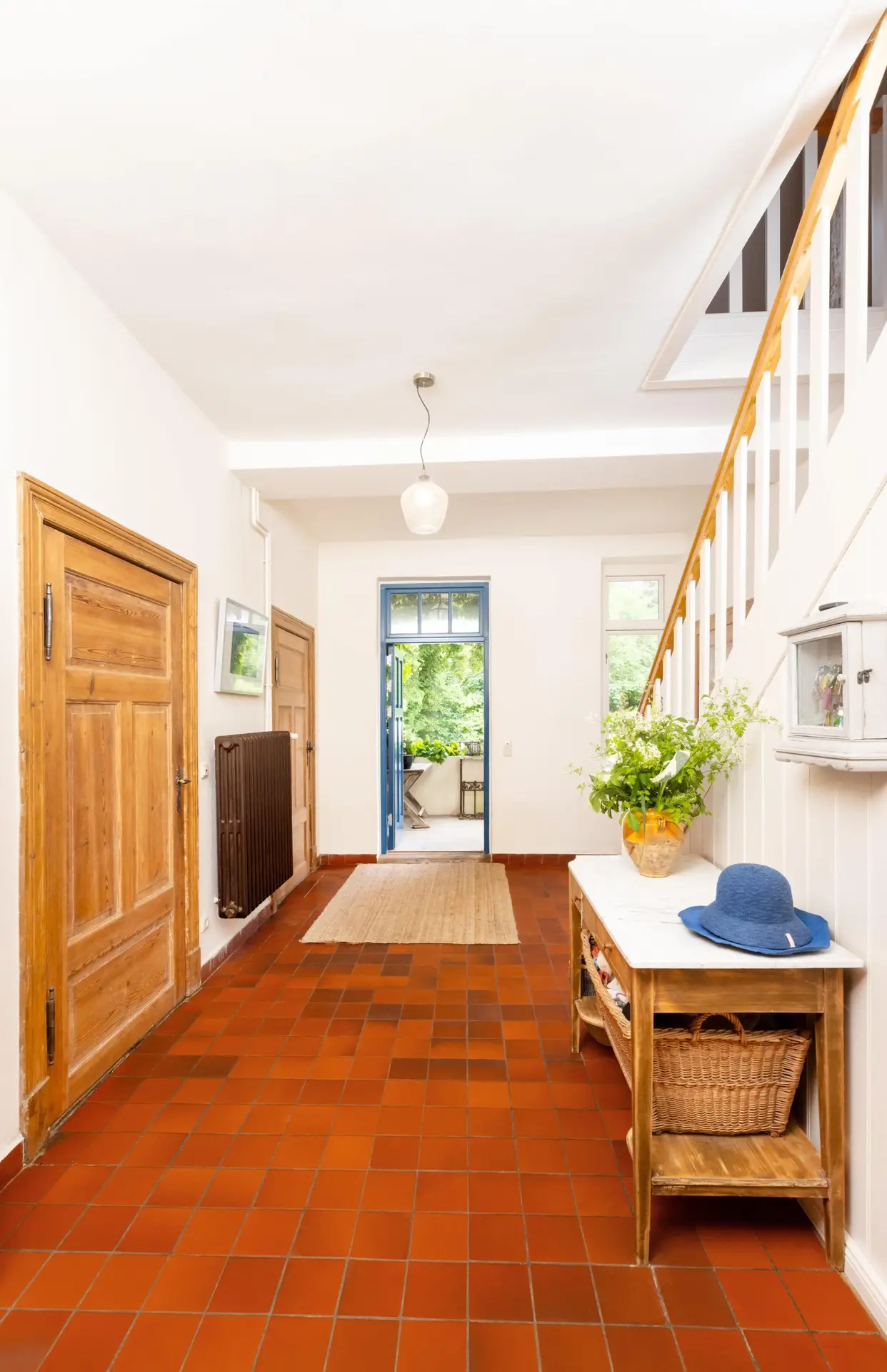 Eingangsdiele mit Treppe ins DG