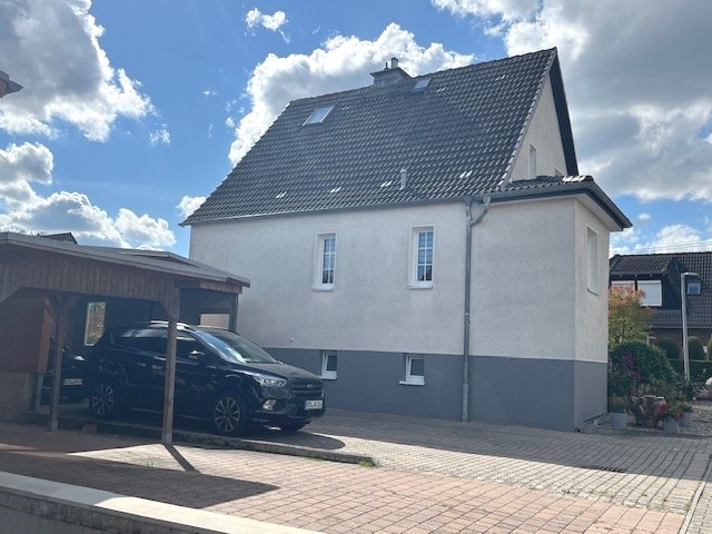 gepflasterte Zufahrt, weiterer Carport